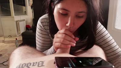 Disney [Cum] izlerken üvey kardeşimle dalga geçiyorum